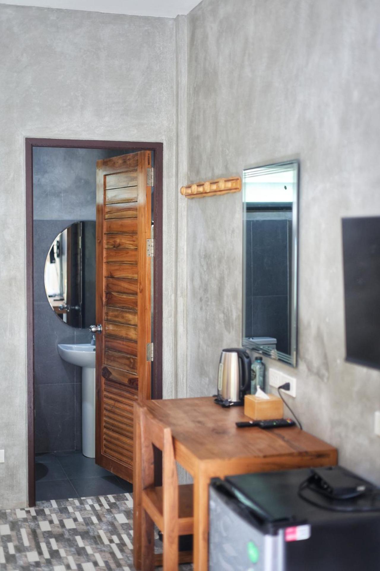 Skyhome Wat Jd I- Khai & Restaurant Homestay